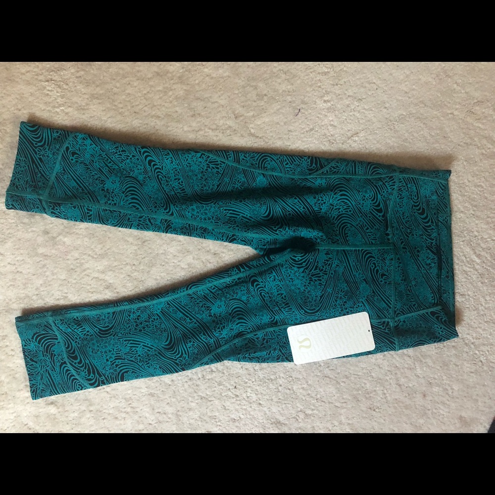 LuluLemon Crop pants